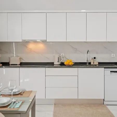 Cablecar House Ii, By Pausa Vacation Apartment